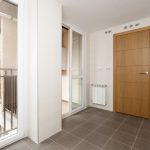 Comment choisir une porte palière en bois adaptée à votre appartement ?